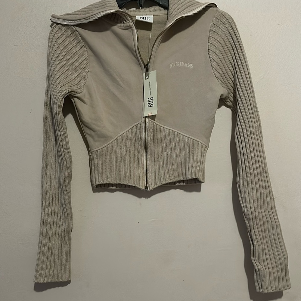 NWT URBAN OUTFITTERS BDG CRÈME CROP SWEATER